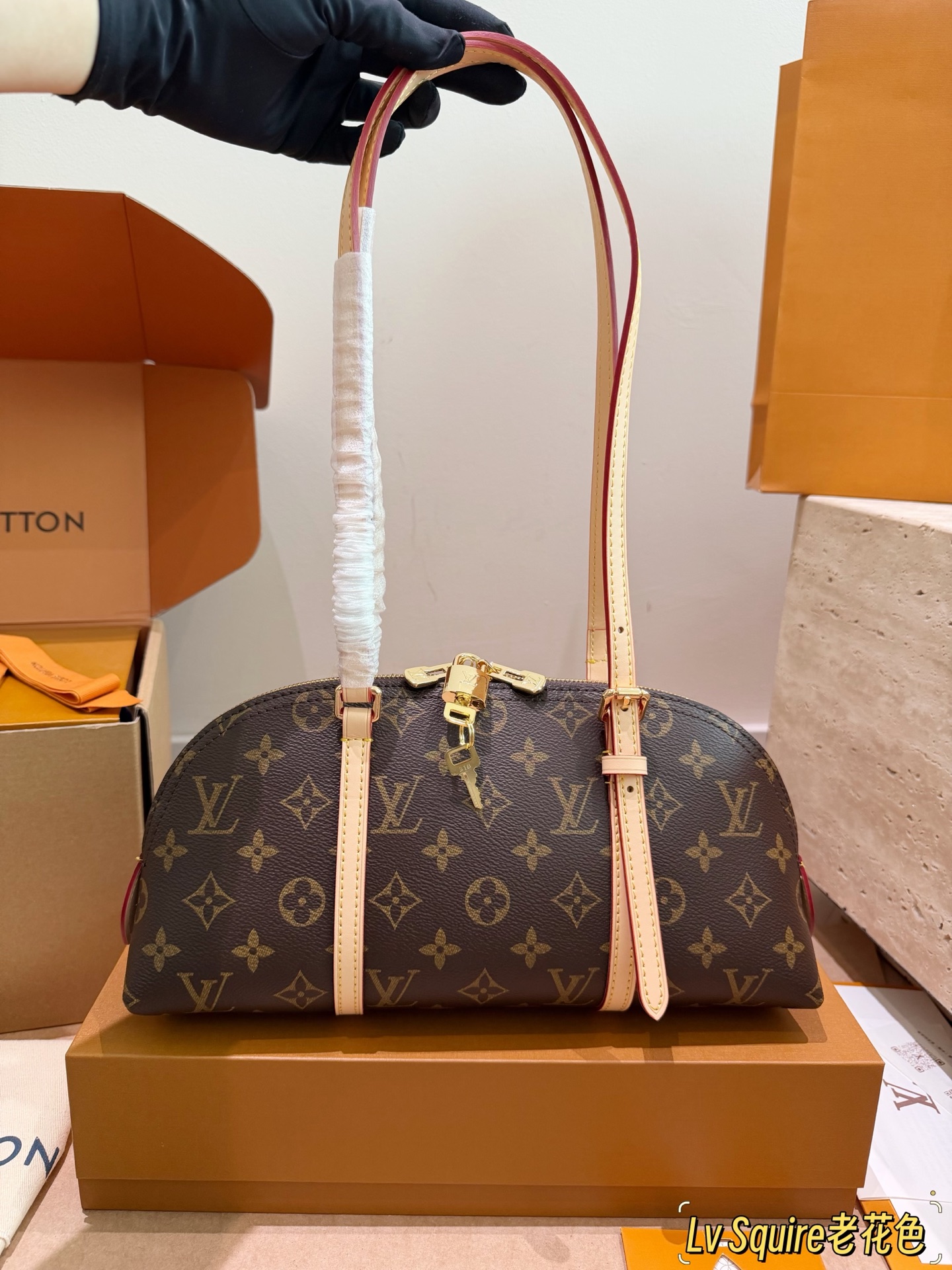 LV Monogram Handbag Monogram Canvas Cowhide Leather 23